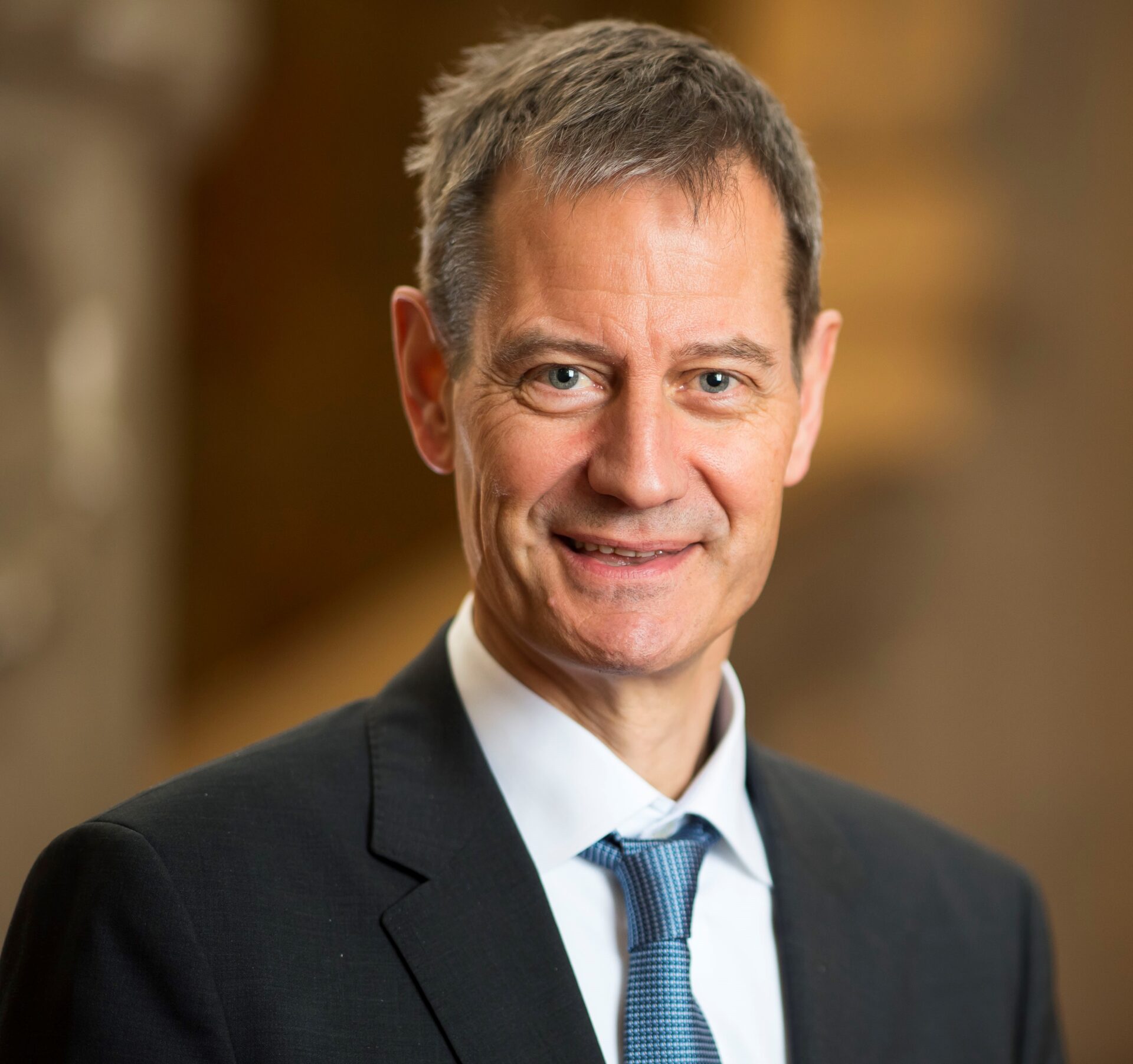 Dr. Christopher J Walinski
